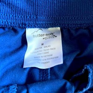 Set of 2 jogger scrub pants! Hardly worn! Butter soft and stretchy. SIZE M